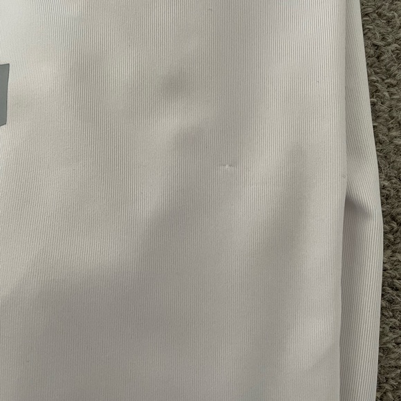 NWT Billabong Longsleeve Rashguard - Picture 3 of 3